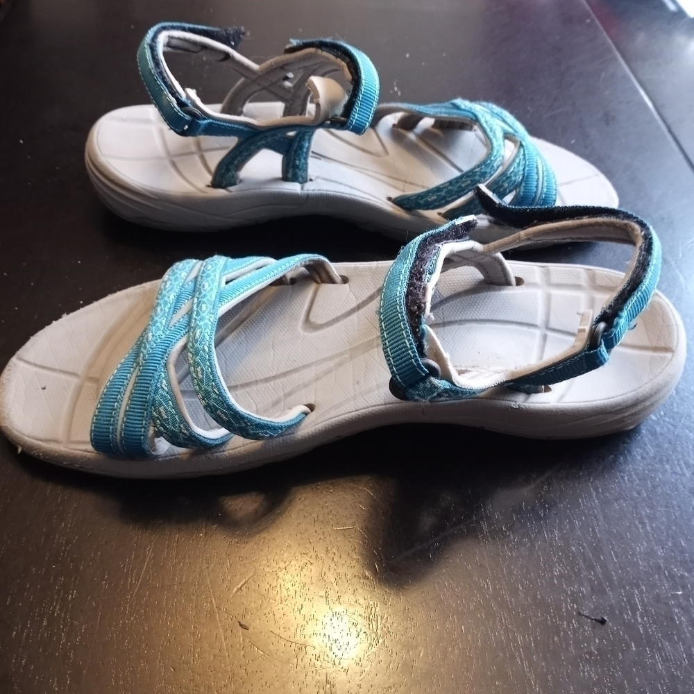 Northside Carmella Blue Sandal. Size 8